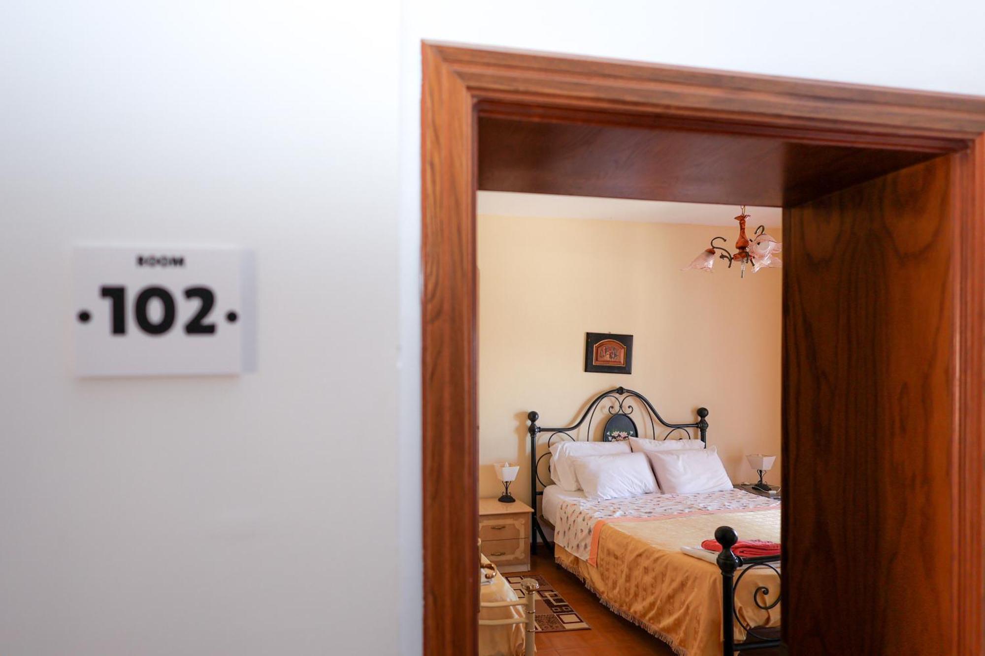 Casa La Pieve Bed & Breakfast Berat Bagian luar foto