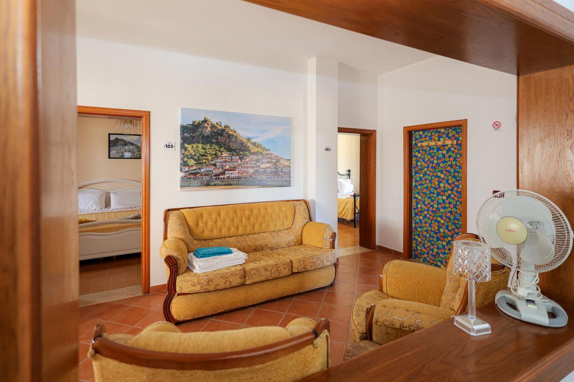 Casa La Pieve Bed & Breakfast Berat Bagian luar foto
